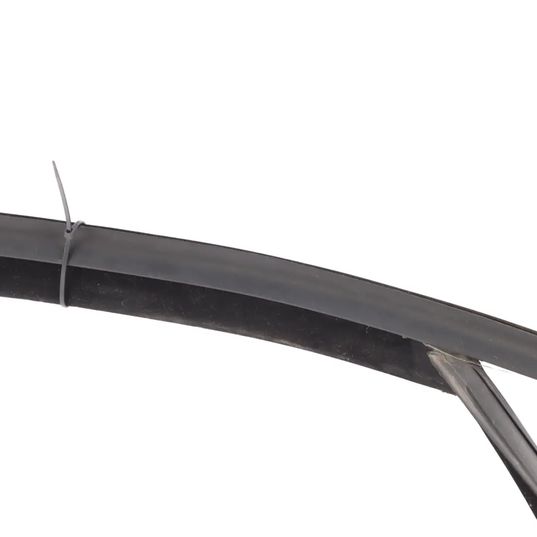 Mk5 5 Door Front Door Window Rubber Seal Right O/S to VW Volkswagen Golf with Part number 1K4837432B VW Volkswagen Golf Mk5 5 Door Front Door Window Rubber Seal Right O/S - SKU 1K4837432B - Part number 1K4837432B