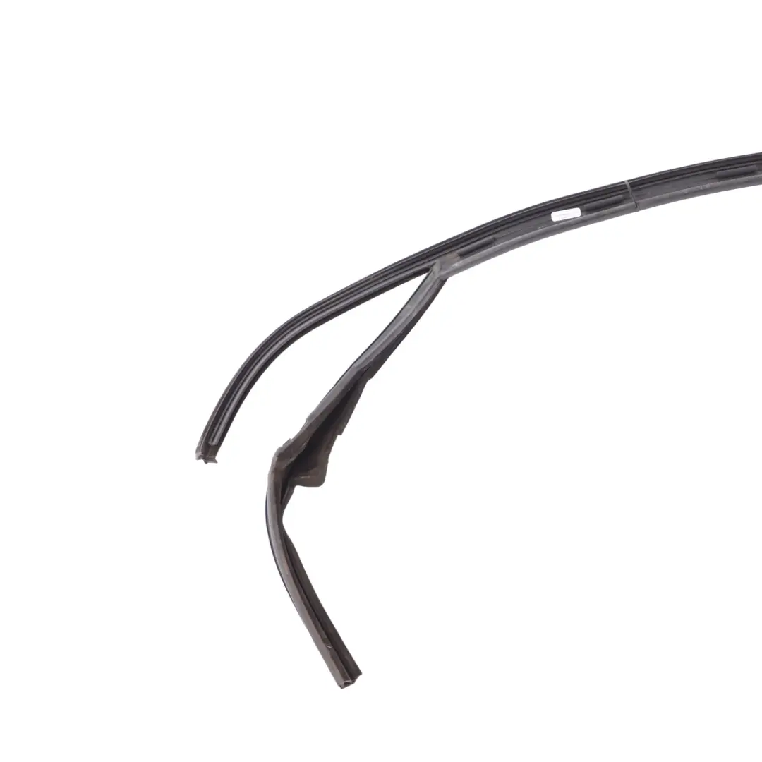 Mk5 5 Door Front Door Window Rubber Seal Right O/S to VW Volkswagen Golf with Part number 1K4837432B VW Volkswagen Golf Mk5 5 Door Front Door Window Rubber Seal Right O/S - SKU 1K4837432B - Part number 1K4837432B