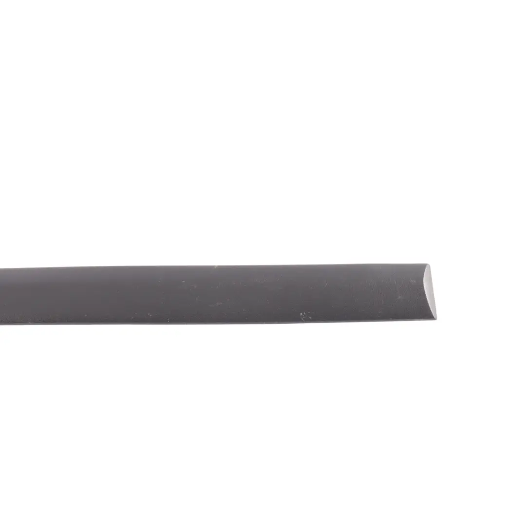 5D Moldura Inferior Puerta Trasera Derecha para Volkswagen Golf V con número de pieza 1K4853754 Volkswagen Golf V 5D Moldura Inferior Puerta Trasera Derecha - SKU 1K4853754 - Número de pieza 1K4853754
