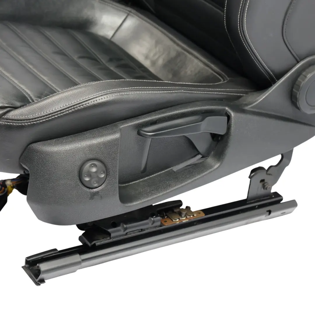 Mk3 3P Asiento Delantero Calefactable Cuero Negro Izquierdo para Volkswagen Scirocco con número de pieza 1K8881805AT Volkswagen Scirocco Mk3 3P Asiento Delantero Calefactable Cuero Negro Izquierdo - SKU 1K8881805AT-1 - Número de pieza 1K8881805AT