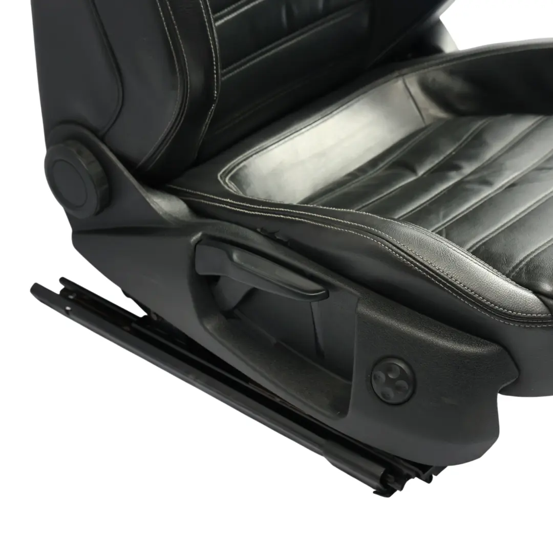 Mk3 Siège Avant Chauffant Droit 3 Portes Cuir Noir Gris pour Volkswagen Scirocco à propos du numéro de pièce 1K8881806AS Volkswagen Scirocco Mk3 Siège Avant Chauffant Droit 3 Portes Cuir Noir Gris - SKU 1K8881806AS-1 - Numéro de pièce 1K8881806AS