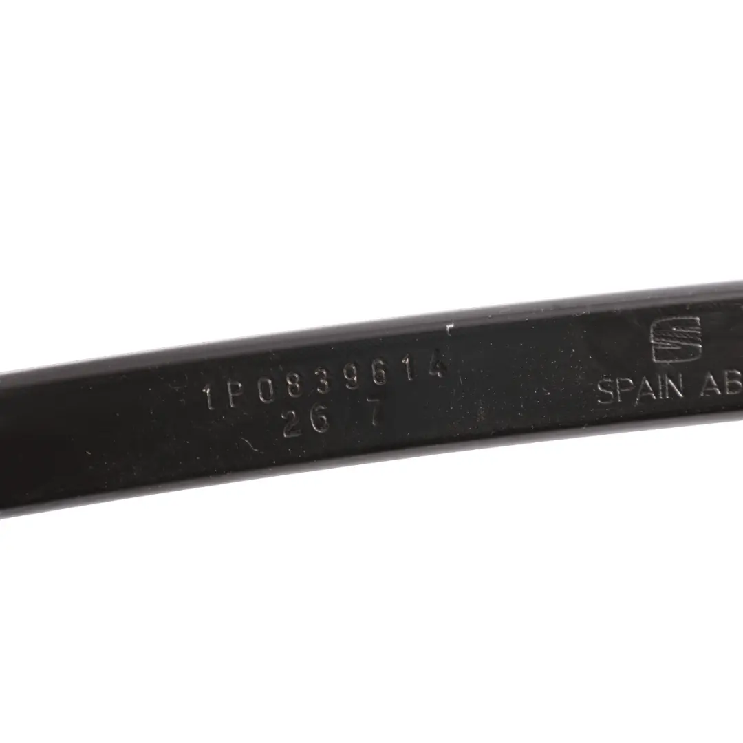 1P Rear Door Window Lifter Guide Rail Panel Strip Right O/S to Seat Leon with Part number 1P0839614 Seat Leon 1P Rear Door Window Lifter Guide Rail Panel Strip Right O/S - SKU 1P0839614 - Part number 1P0839614