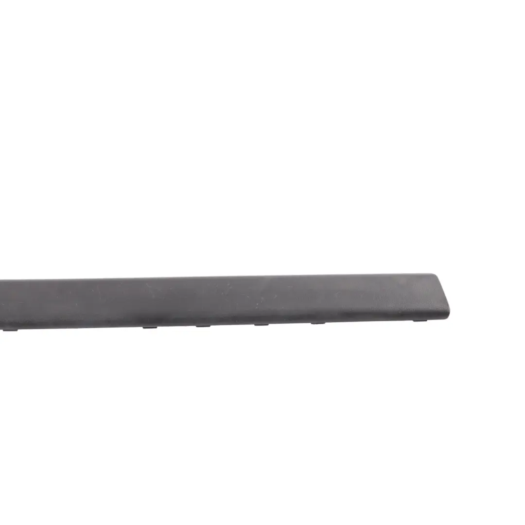 Mk2 1P Moldura Panel Puerta Delantera Izquierda para Seat Leon con número de pieza 1P0867197 Seat Leon Mk2 1P Moldura Panel Puerta Delantera Izquierda - SKU 1P0867197 - Número de pieza 1P0867197