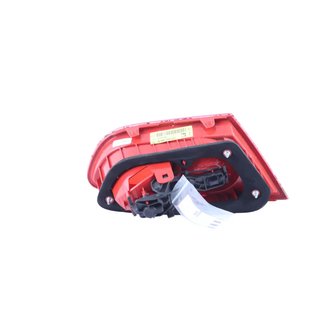 Mk2 1P Piloto Trasero Interior Derecho para Seat Leon con número de pieza 1P0945094G Seat Leon Mk2 1P Piloto Trasero Interior Derecho - SKU 1P0945094G - Número de pieza 1P0945094G