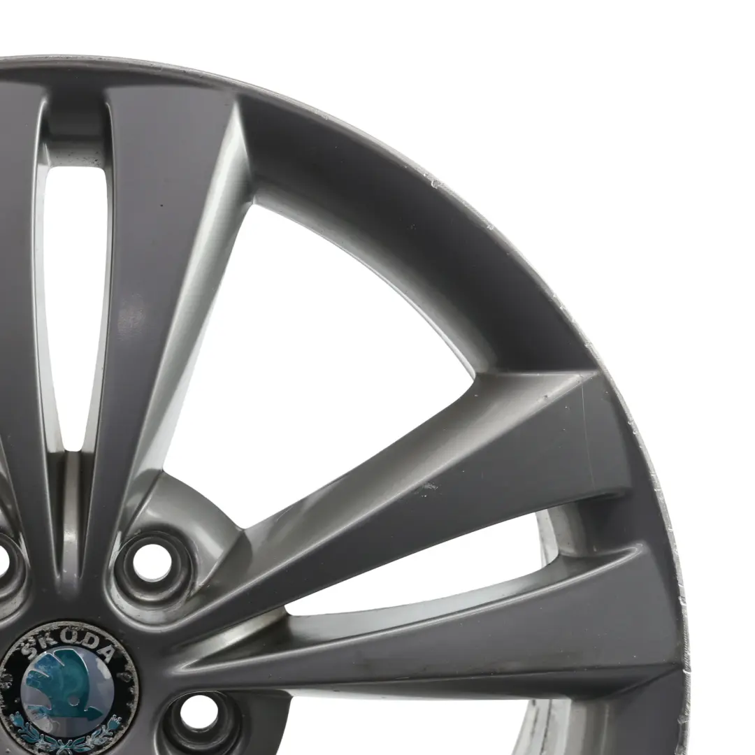 Mk2 Felga Aluminiowa Srebrna 18" 7.5J ET:51 do Skoda Octavia RS o numerze 1Z0601025AD Skoda Octavia RS Mk2 Felga Aluminiowa Srebrna 18" 7.5J ET:51 - SKU 1Z0601025AD-3 - Numer Części 1Z0601025AD