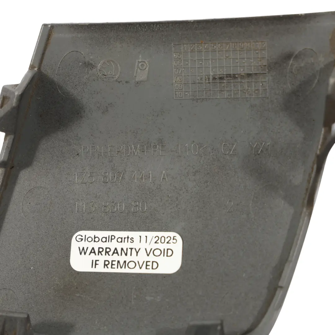 1Z Zaślepka Na Hak Zderzaka Tył Czarna Black Magic Pearl F9R do Skoda Octavia o numerze 1Z5807441A Skoda Octavia 1Z Zaślepka Na Hak Zderzaka Tył Czarna Black Magic Pearl F9R - SKU 1Z5807441A-BMA - Numer Części 1Z5807441A