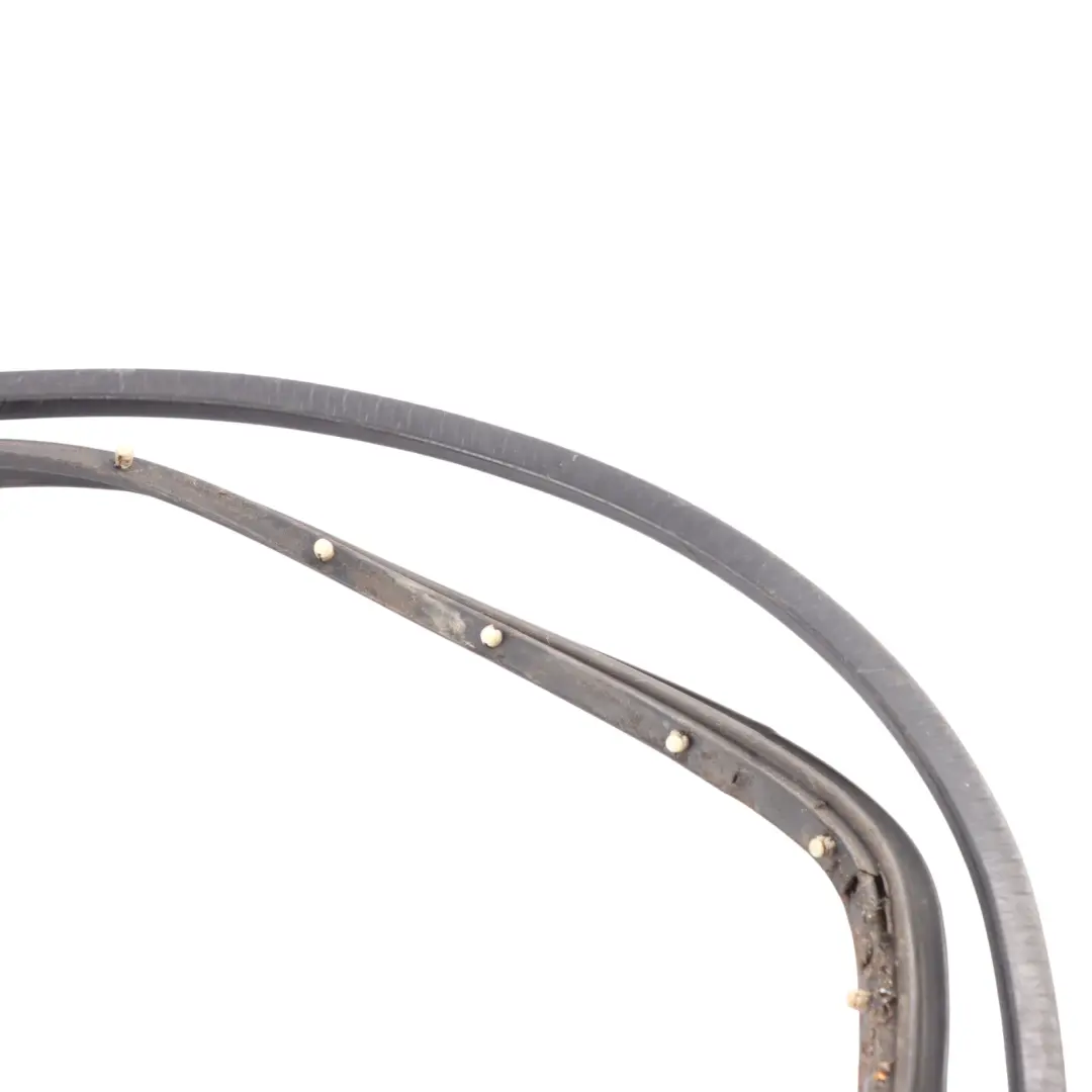 Skoda Octavia 1Z Outer Door Edge Seak Gasket Rubber Rear Right O/S - SKU 1Z5839698D - Part number 1Z5839698D