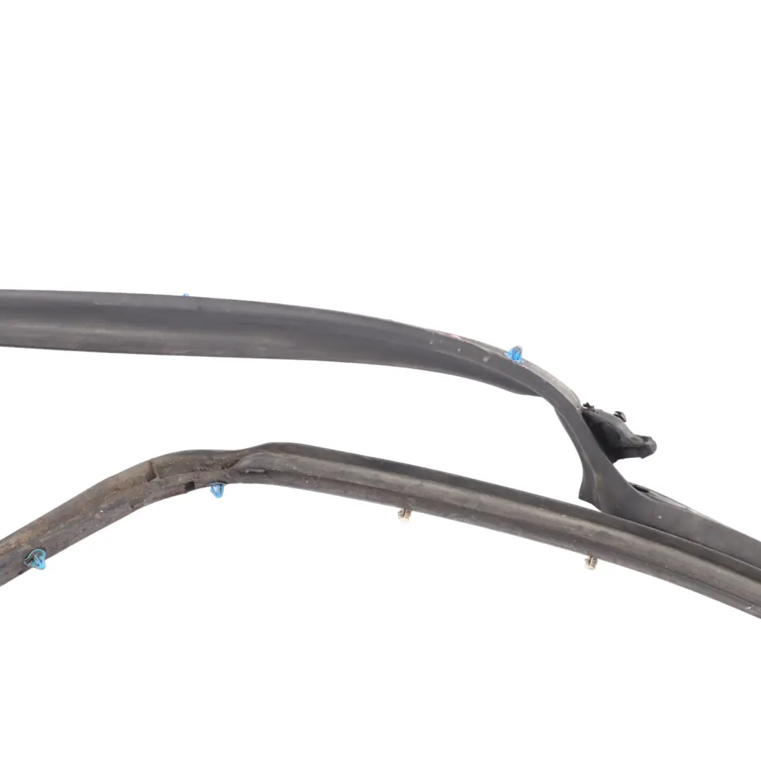 Skoda Octavia 1Z Outer Door Edge Seak Gasket Rubber Rear Right O/S - SKU 1Z5839698D - Part number 1Z5839698D