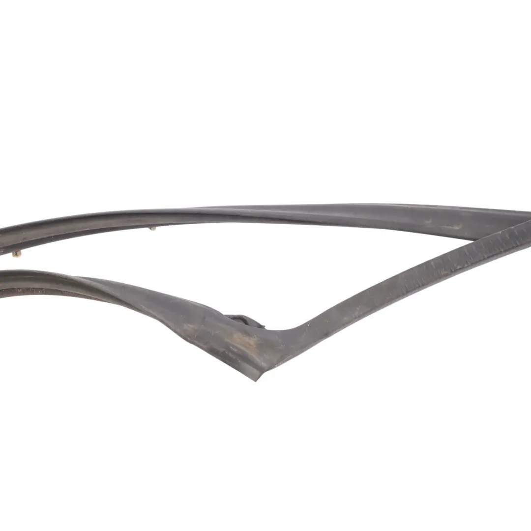 Skoda Octavia 1Z Outer Door Edge Seak Gasket Rubber Rear Right O/S - SKU 1Z5839698D - Part number 1Z5839698D