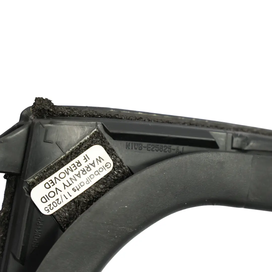 Finestra Guida Telaio Guarnizione Posteriore Sinistra per VW Amarok NF con numero di parte 2HJ839065C VW Amarok NF Finestra Guida Telaio Guarnizione Posteriore Sinistra - SKU 2HJ839065C - Numero di parte 2HJ839065C