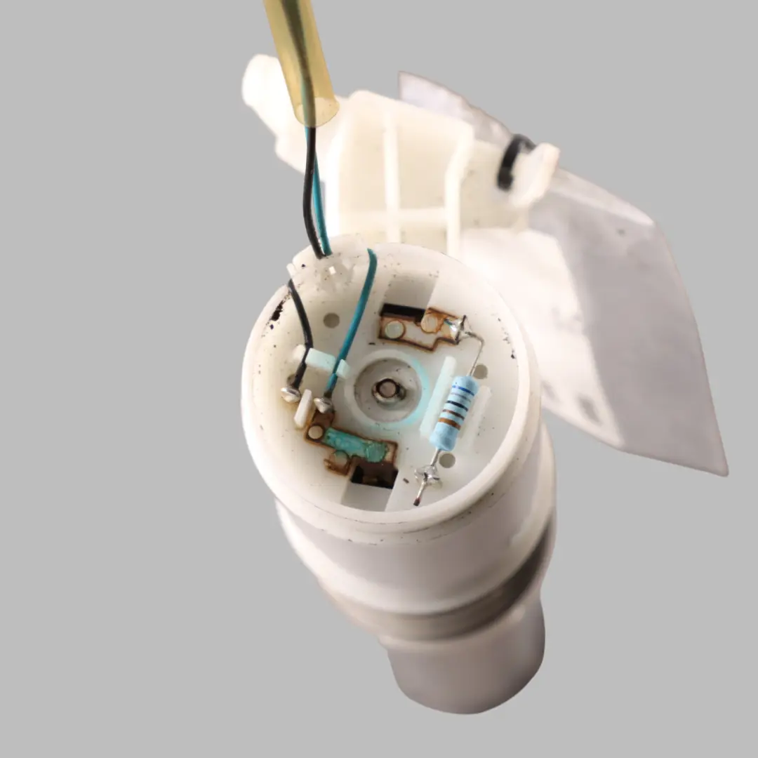 Audi S8 D3 Fuel Tank Pump Sensor Sender Unit Gauge Right O/S - SKU 3D0919673M - Part number 3D0919673M