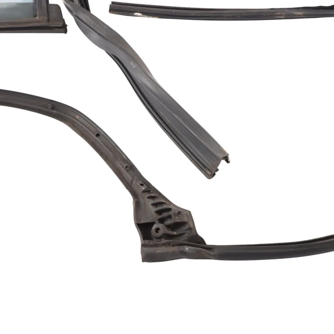 GP0 3D Window Seal Door Rear Right O/S Fixed Window Glass to VW Phaeton with Part number 3D4839432CG VW Phaeton GP0 3D Window Seal Door Rear Right O/S Fixed Window Glass - SKU 3D4839432CG - Part number 3D4839432CG