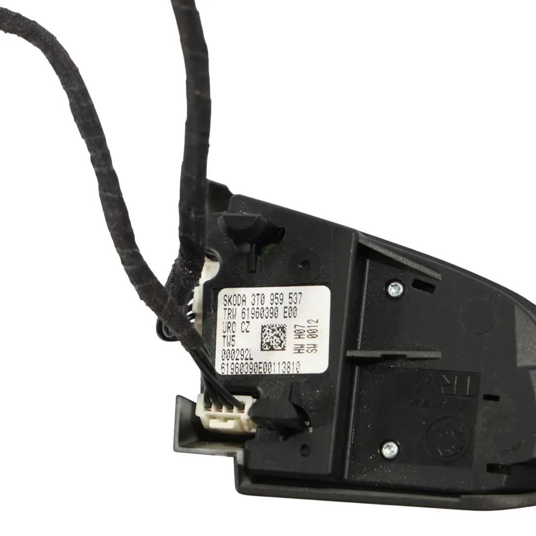 Mk2 Superb Steering Wheel Multifunction Switch 3T0959538 to Skoda Octavia with Part number 3T0959537 Skoda Octavia Mk2 Superb Steering Wheel Multifunction Switch 3T0959538 - SKU 3T0959537 - Part number 3T0959537