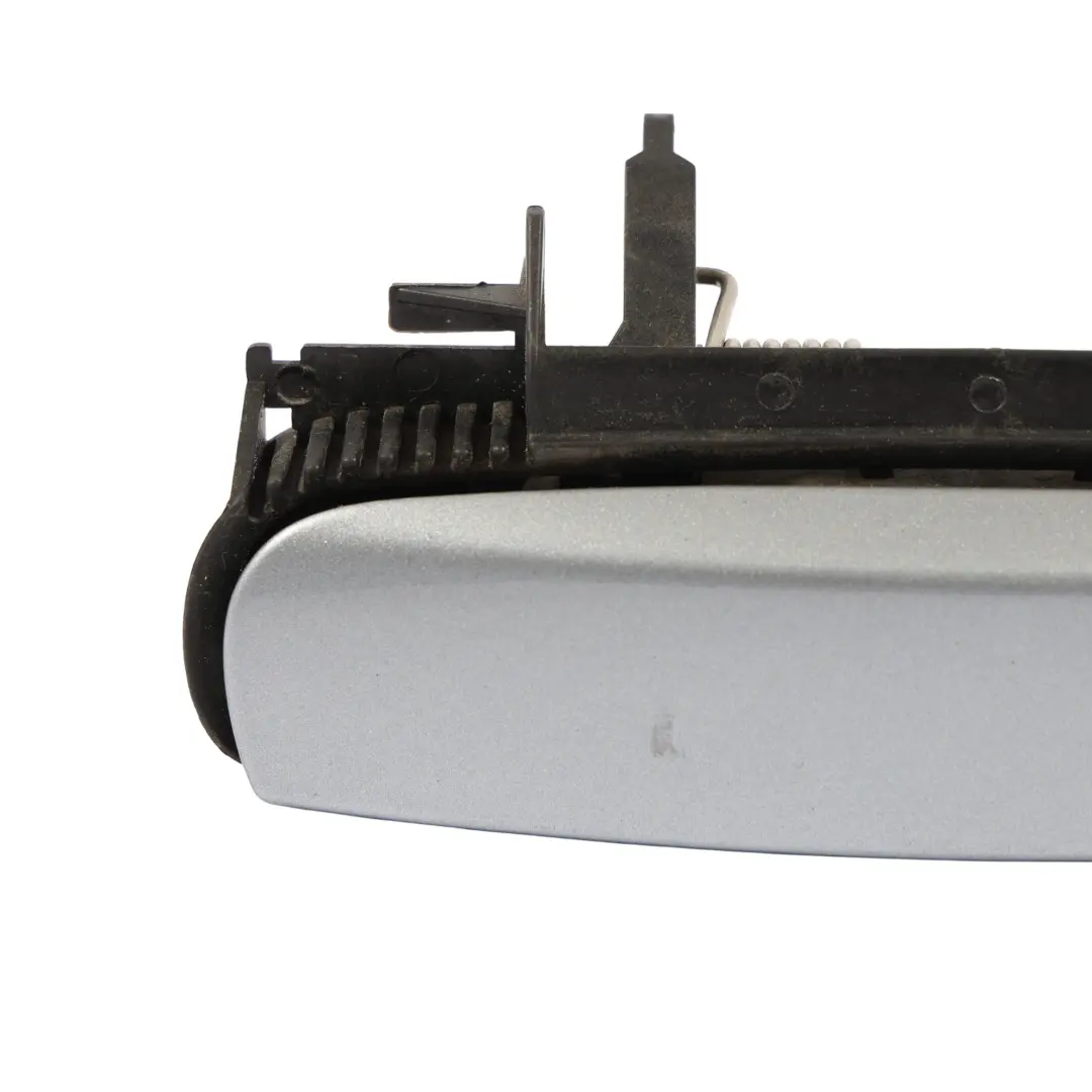 Tirador Puerta Trasera Izquierda Derecha Avus Silver Pearl -Y7J para Audi A3 8P con número de pieza 4B0839885-AVS Audi A3 8P Tirador Puerta Trasera Izquierda Derecha Avus Silver Pearl -Y7J - SKU 4B0839885-AVS - Número de pieza 4B0839885-AVS