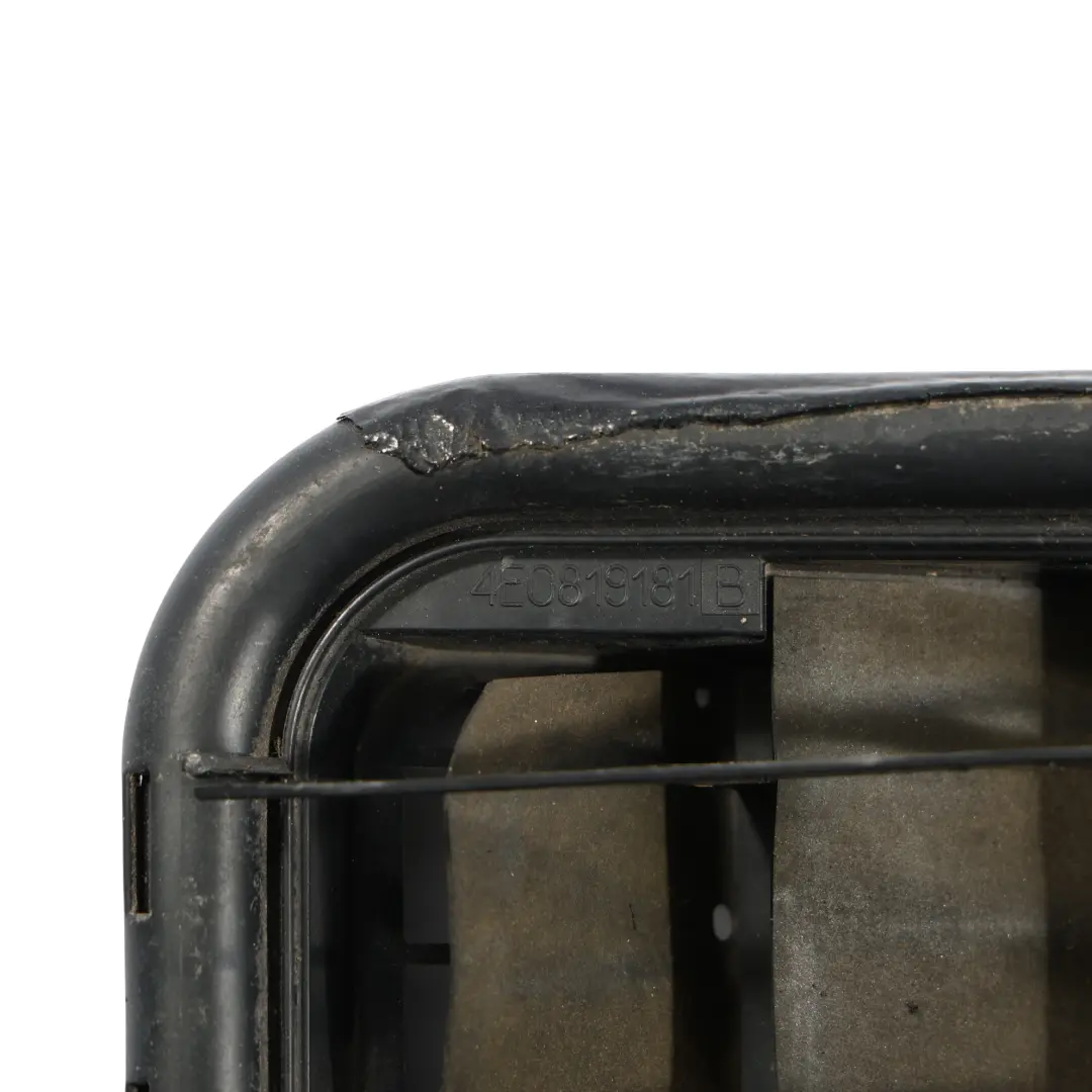 Pannello Ventilazione Posteriore Sinistra Destra per Audi A8 S8 D3 con numero di parte 4E0819181B Audi A8 S8 D3 Pannello Ventilazione Posteriore Sinistra Destra - SKU 4E0819181B - Numero di parte 4E0819181B