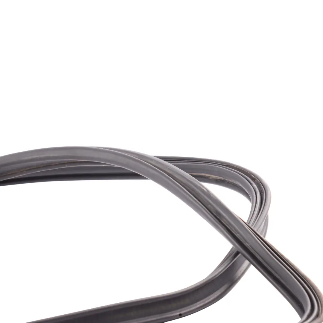 Guarnizione Gomma Cofano Bagagliaio Portellone 4E0827705D per Audi A8 S8 D3 con numero di parte 4E0827705E Audi A8 S8 D3 Guarnizione Gomma Cofano Bagagliaio Portellone 4E0827705D - SKU 4E0827705E - Numero di parte 4E0827705E