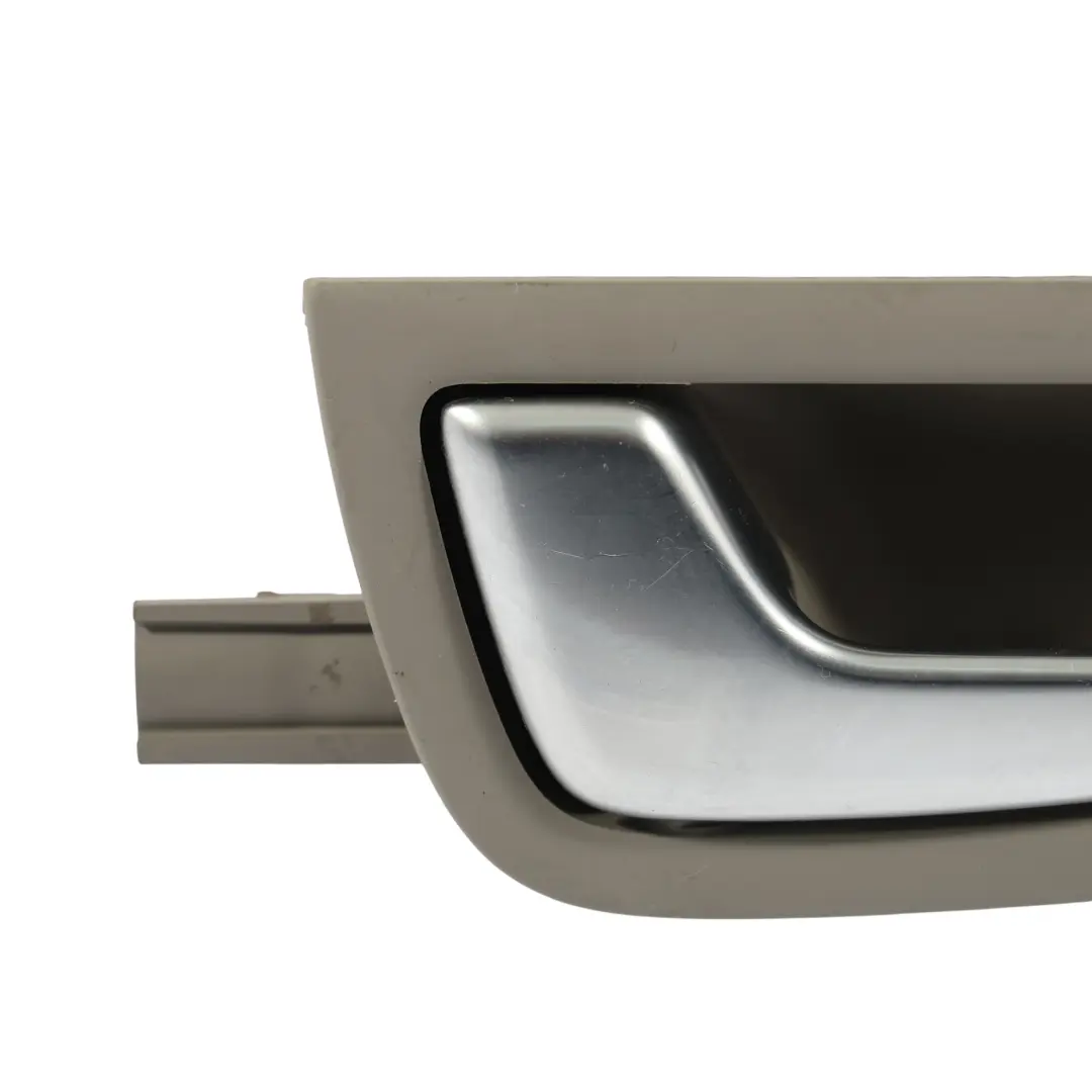 Rivestimento Maniglia Interna Porta Sinistra Grigio per Audi A8 S8 D3 con numero di parte 4E0837019 Audi A8 S8 D3 Rivestimento Maniglia Interna Porta Sinistra Grigio - SKU 4E0837019 - Numero di parte 4E0837019
