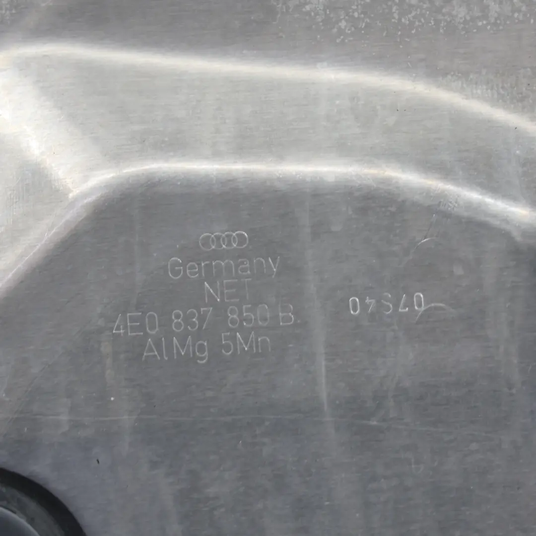 Podnośnik Szyby Mocowanie Drzwi Przednich Prawy Przód do Audi S8 D3 o numerze 4E0837462B Audi S8 D3 Podnośnik Szyby Mocowanie Drzwi Przednich Prawy Przód - SKU 4E0837462B - Numer Części 4E0837462B