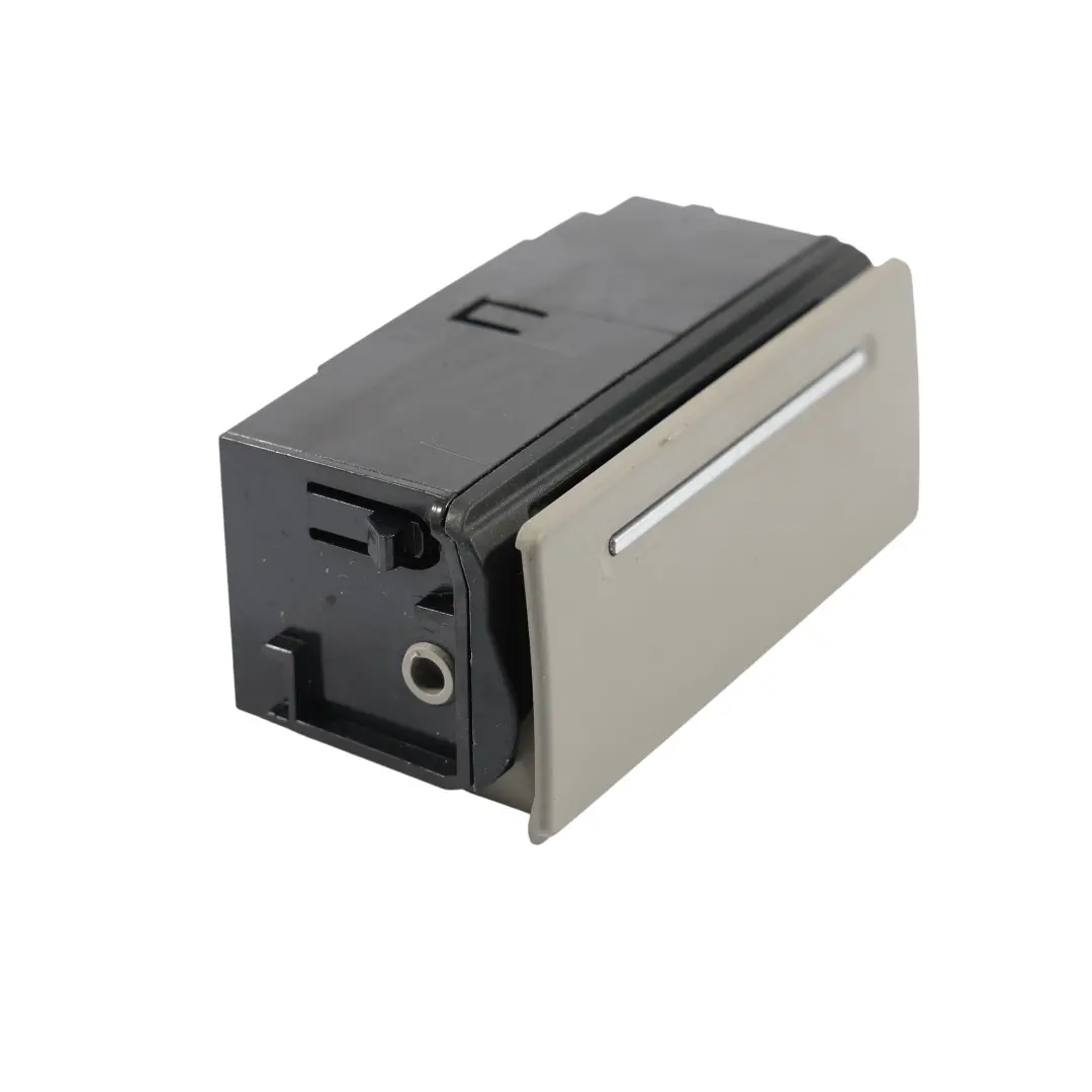 Garniture Cendrier Porte Arrière Droite Gris Platine 4E0857406E pour Audi S8 D3 à propos du numéro de pièce 4E0857405E Audi S8 D3 Garniture Cendrier Porte Arrière Droite Gris Platine 4E0857406E - SKU 4E0857405E - Numéro de pièce 4E0857405E