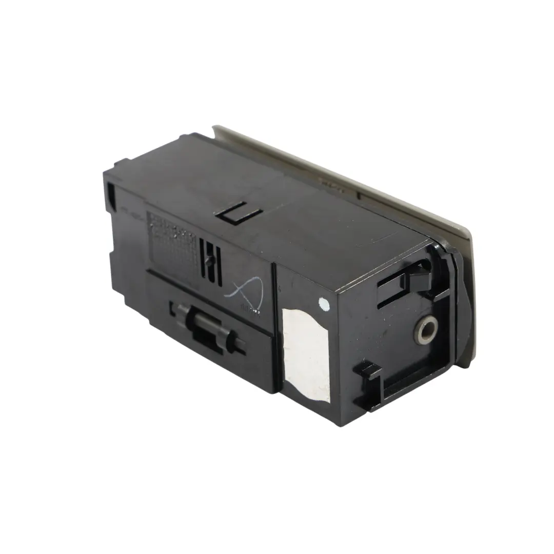 Embellecedor Cenicero Puerta Trasera Gris Platino Derecha 4E0857406E para Audi S8 D3 con número de pieza 4E0857405E Audi S8 D3 Embellecedor Cenicero Puerta Trasera Gris Platino Derecha 4E0857406E - SKU 4E0857405E - Número de pieza 4E0857405E