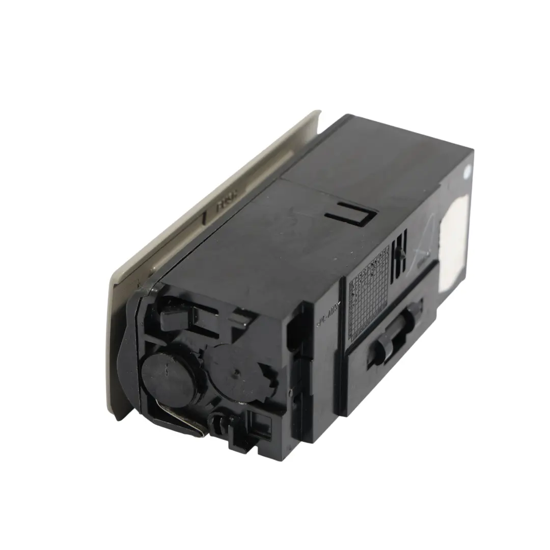 Embellecedor Cenicero Puerta Trasera Gris Platino Derecha 4E0857406E para Audi S8 D3 con número de pieza 4E0857405E Audi S8 D3 Embellecedor Cenicero Puerta Trasera Gris Platino Derecha 4E0857406E - SKU 4E0857405E - Número de pieza 4E0857405E