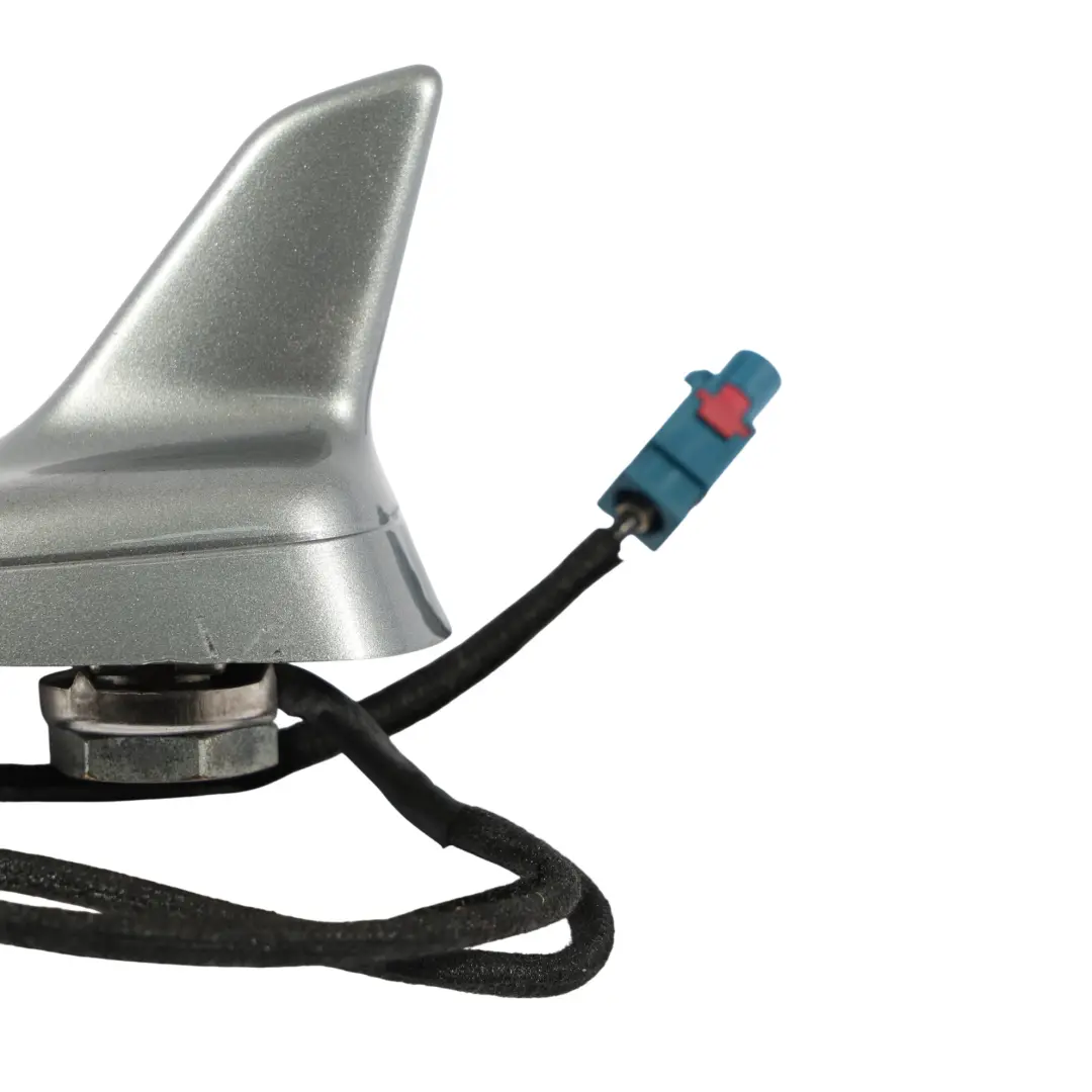 Antena Dachowa Płetwa Szara Quartz Grey - Y7G do Audi A6 C6 o numerze 4F9035503F Audi A6 C6 Antena Dachowa Płetwa Szara Quartz Grey - Y7G - SKU 4F9035503F-QGR - Numer Części 4F9035503F