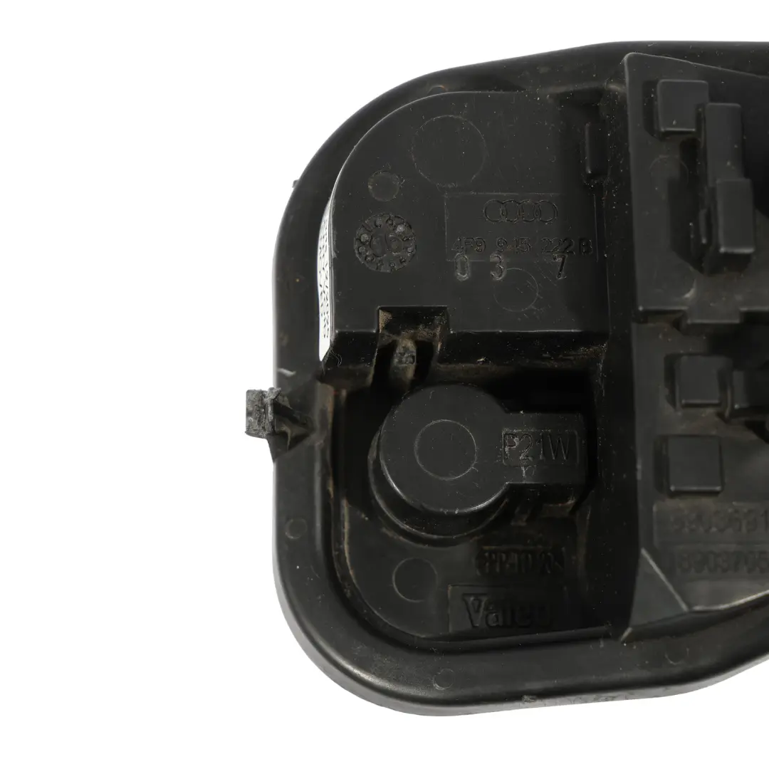 Wkład Lampy Tylnej Mocowanie Żarówek Prawo Tył do Audi A6 C6 o numerze 4F9945222B Audi A6 C6 Wkład Lampy Tylnej Mocowanie Żarówek Prawo Tył - SKU 4F9945222B - Numer Części 4F9945222B