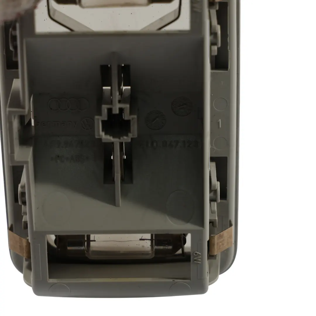 Innenraum Kofferraum Ladefläche Lampe Panel Silber für Audi A6 C6 Q7 4L mit Teilenummer 4L0947123 Audi A6 C6 Q7 4L Innenraum Kofferraum Ladefläche Lampe Panel Silber - SKU 4L0947123-1 - Teilenummer 4L0947123