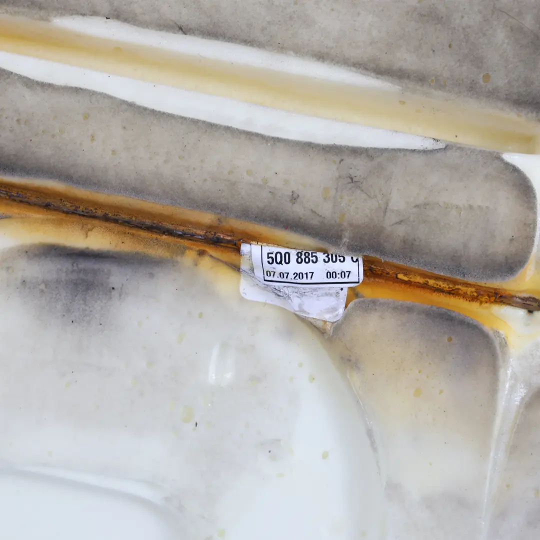 Mk3 5E Tylna Kanapa Materiał Czarno Czerwona do Skoda Octavia RS o numerze 5E0885405AE Skoda Octavia RS Mk3 5E Tylna Kanapa Materiał Czarno Czerwona - SKU 5E0885405AE - Numer Części 5E0885405AE