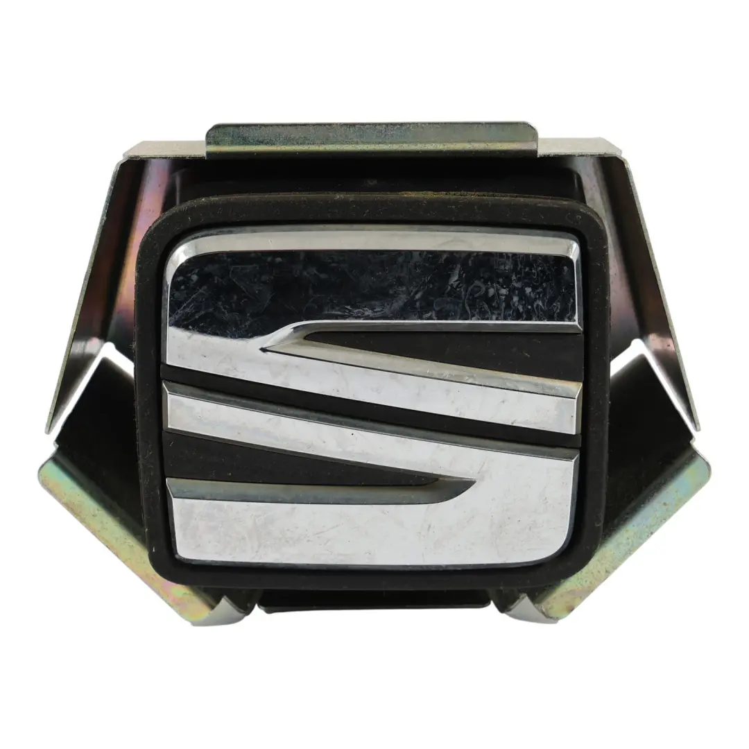 Seat Leon Mk3 5F Klamka Przełącznik Klapy Bagażnika Emblemat - SKU 5F0827565A - Numer Części 5F0827565A