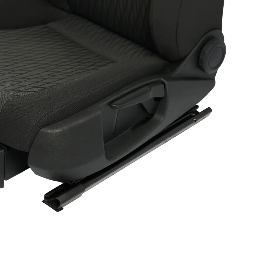 Mk3 5F Fotel Przedni Lewy Przód Materiałowy Czarny Antracyt do Seat Leon o numerze 5F0881805EF Seat Leon Mk3 5F Fotel Przedni Lewy Przód Materiałowy Czarny Antracyt - SKU 5F0881805EF-1 - Numer Części 5F0881805EF