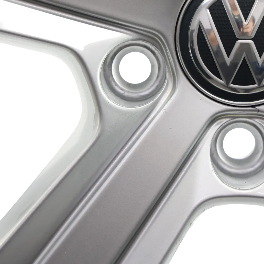 Alufelge Silber 16" 6.5J ET:46 Stern Speiche für Volkswagen Golf Mk7 mit Teilenummer 5G0601025BP Volkswagen Golf Mk7 Alufelge Silber 16" 6.5J ET:46 Stern Speiche - SKU 5G0601025BP-2 - Teilenummer 5G0601025BP