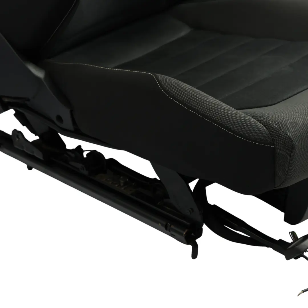 Siège Avant Gauche Moitié Alcantara Noir Quartzite Foncé pour Volkswagen Golf Mk7 3D à propos du numéro de pièce 5G3881805CC Volkswagen Golf Mk7 3D Siège Avant Gauche Moitié Alcantara Noir Quartzite Foncé - SKU 5G3881805CC-1 - Numéro de pièce 5G3881805CC