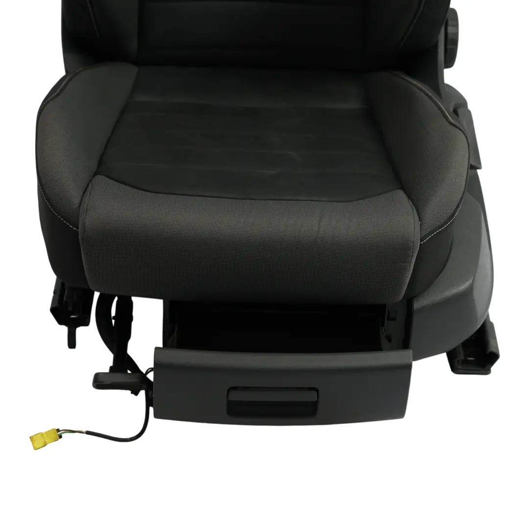 Drzwi Fotel Lewy Przód Materiał Alcantara Czarny do Volkswagen Golf Mk7 3 o numerze 5G3881805CC Volkswagen Golf Mk7 3 Drzwi Fotel Lewy Przód Materiał Alcantara Czarny - SKU 5G3881805CC-1 - Numer Części 5G3881805CC