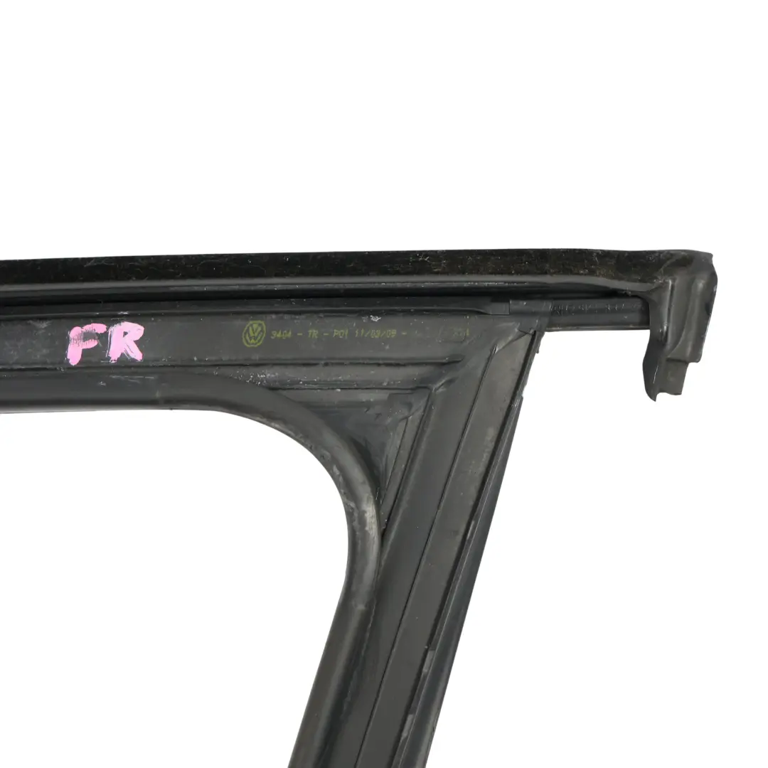 Mk6 Porta Anteriore Finestra Guida Striscia Tenuta Destra per VW Golf con numero di parte 5K4837432C VW Golf Mk6 Porta Anteriore Finestra Guida Striscia Tenuta Destra - SKU 5K4837432C - Numero di parte 5K4837432C