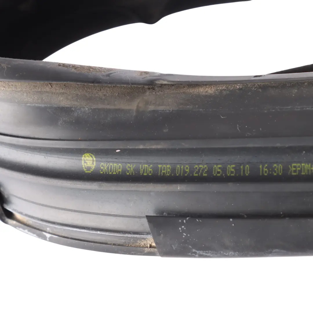 Front Door Sliding Window Guide Seal Gasket Right O/S to Skoda Yeti 5L with Part number 5L0837432D Skoda Yeti 5L Front Door Sliding Window Guide Seal Gasket Right O/S - SKU 5L0837432D - Part number 5L0837432D