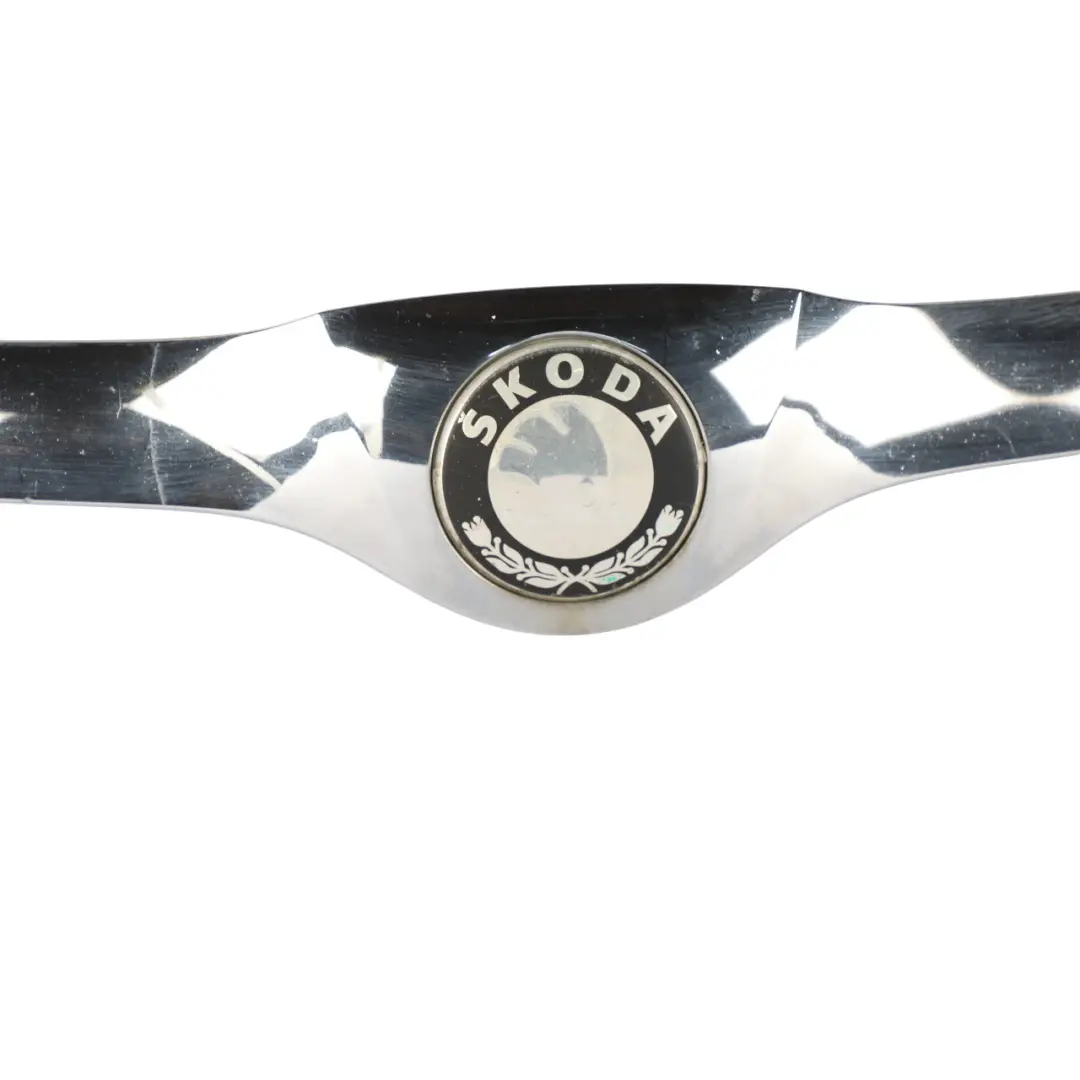 Mk1 5L Front Grille Center Upper Trim Cover Panel to Skoda Yeti with Part number 5L0853633 Skoda Yeti Mk1 5L Front Grille Center Upper Trim Cover Panel - SKU 5L0853633 - Part number 5L0853633