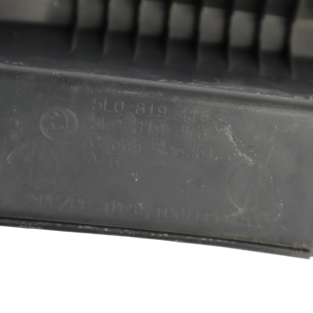 Scheiben Wischer Abdeckung Rechts für Skoda Yeti 5L mit Teilenummer 5L2819416 Skoda Yeti 5L Scheiben Wischer Abdeckung Rechts - SKU 5L2819416 - Teilenummer 5L2819416