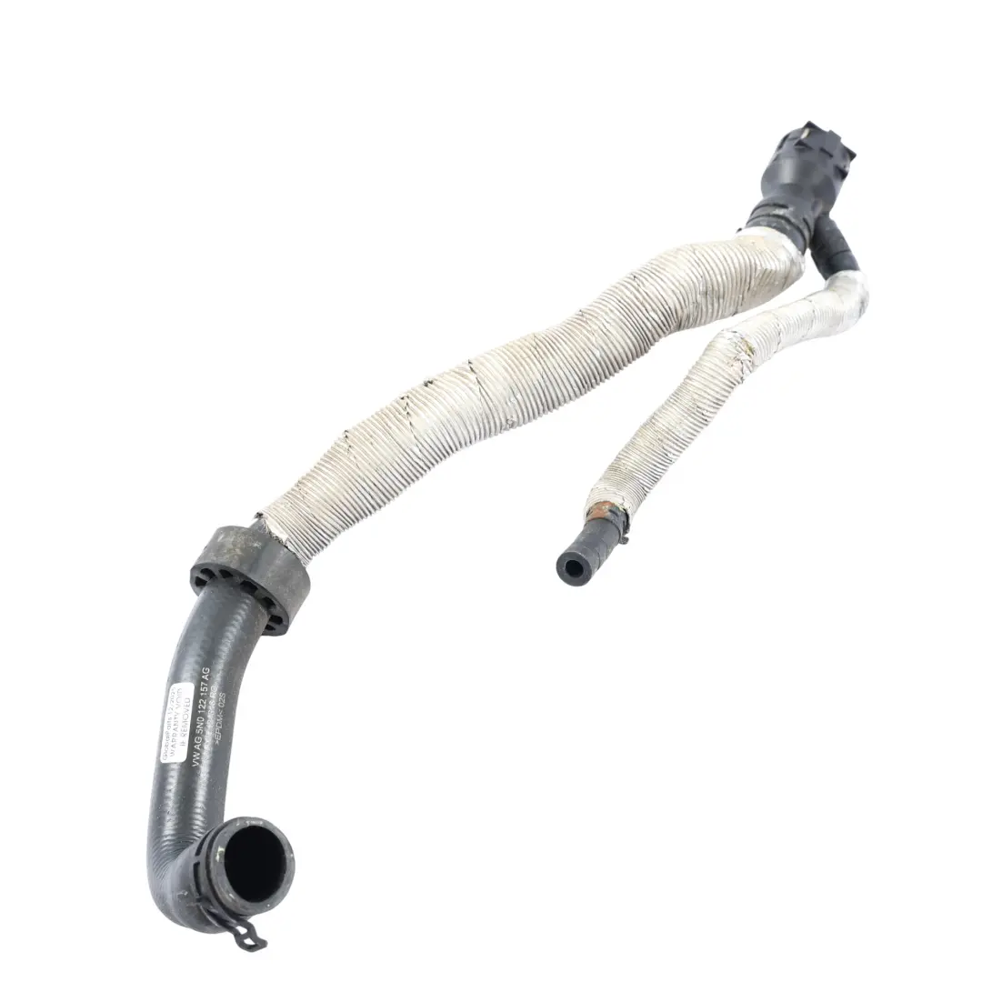 Przewód Wąż Rura Wody Płynu Chłodzącego do Audi Q3 8U 2.0 TFSI o numerze 5N0122157AG Audi Q3 8U 2.0 TFSI Przewód Wąż Rura Wody Płynu Chłodzącego - SKU 5N0122157AG - Numer Części 5N0122157AG
