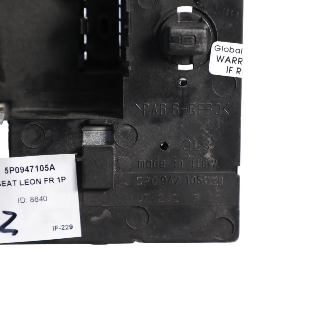 Mk2 1P Interior Courtesy Roof Reading Light Lamp Panel to Seat Leon with Part number 5P0947105A Seat Leon Mk2 1P Interior Courtesy Roof Reading Light Lamp Panel - SKU 5P0947105A - Part number 5P0947105A