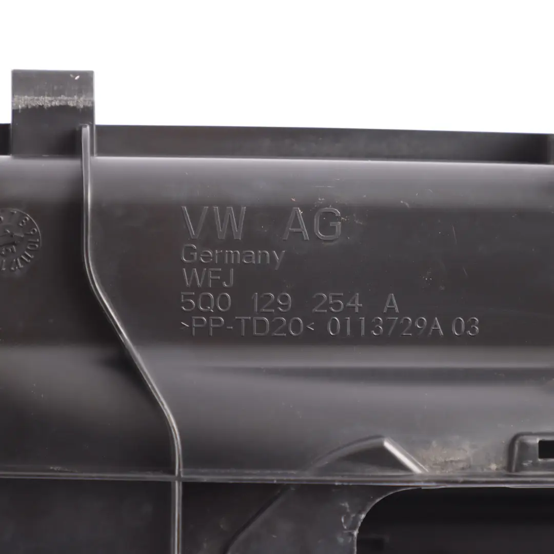 Ladeluftrohr Lufteinlass Ente Kühlerrohr Rechts für Volkswagen Golf Mk7 mit Teilenummer 5Q0129254A Volkswagen Golf Mk7 Ladeluftrohr Lufteinlass Ente Kühlerrohr Rechts - SKU 5Q0129254A - Teilenummer 5Q0129254A