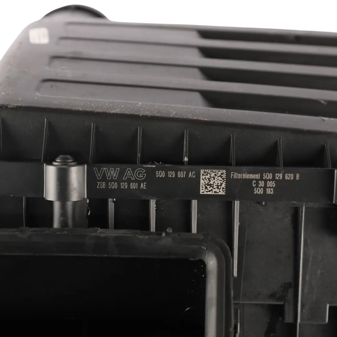 Skoda Octavia 5E Air Box Filter Housing Cover Assembly - SKU 5Q0129601AE - Part number 5Q0129601AE