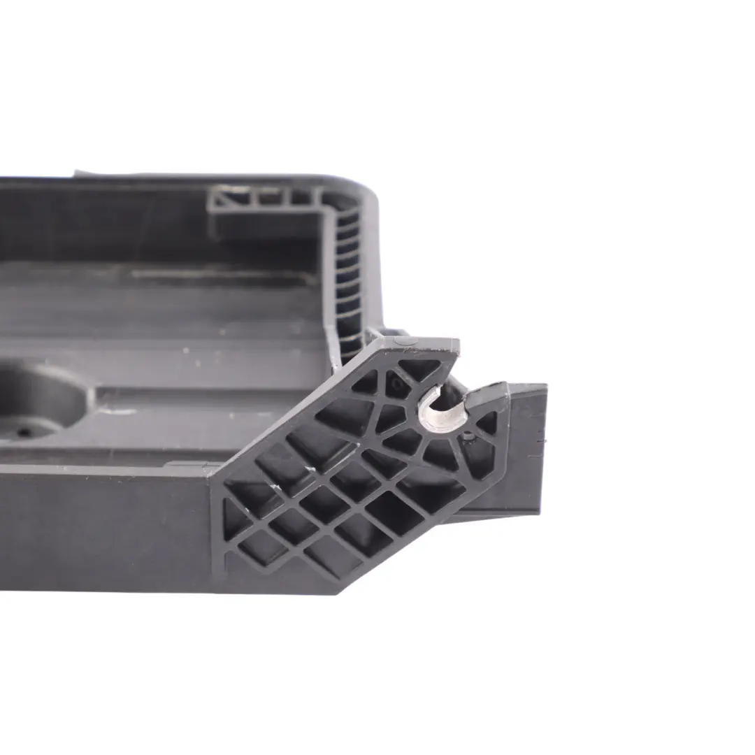 Uchwyt Montażowy Taca Akumulatora do VW Volkswagen Golf Mk7 o numerze 5Q0915321H VW Volkswagen Golf Mk7 Uchwyt Montażowy Taca Akumulatora - SKU 5Q0915321H - Numer Części 5Q0915321H