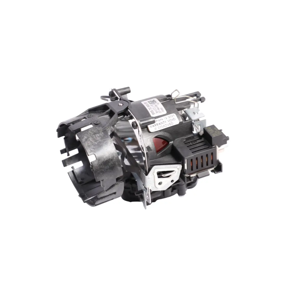 Soczewka Reflektora Lampy 655.72.500.00 do BMW E93 o numerze 6557250000 BMW E93 Soczewka Reflektora Lampy 655.72.500.00 - SKU 6557250000 - Numer Części 6557250000