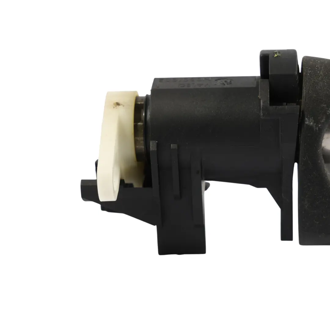 XP10 Zamek Cylinder Klucza Klapy Bagażnika Tył do Toyota Yaris o numerze 690900D020 Toyota Yaris XP10 Zamek Cylinder Klucza Klapy Bagażnika Tył - SKU 690900D020 - Numer Części 690900D020