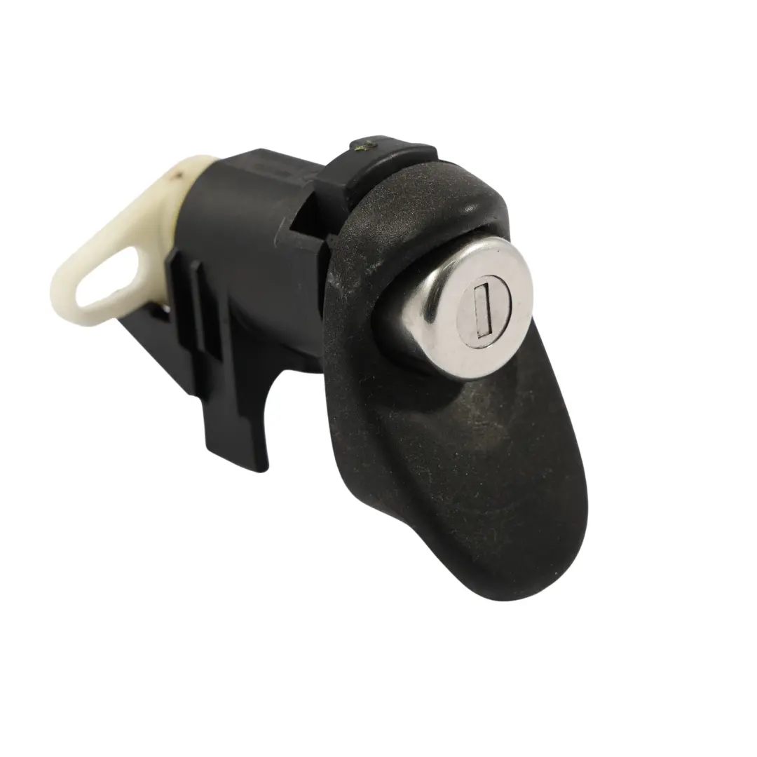 XP10 Zamek Cylinder Klucza Klapy Bagażnika Tył do Toyota Yaris o numerze 690900D020 Toyota Yaris XP10 Zamek Cylinder Klucza Klapy Bagażnika Tył - SKU 690900D020 - Numer Części 690900D020