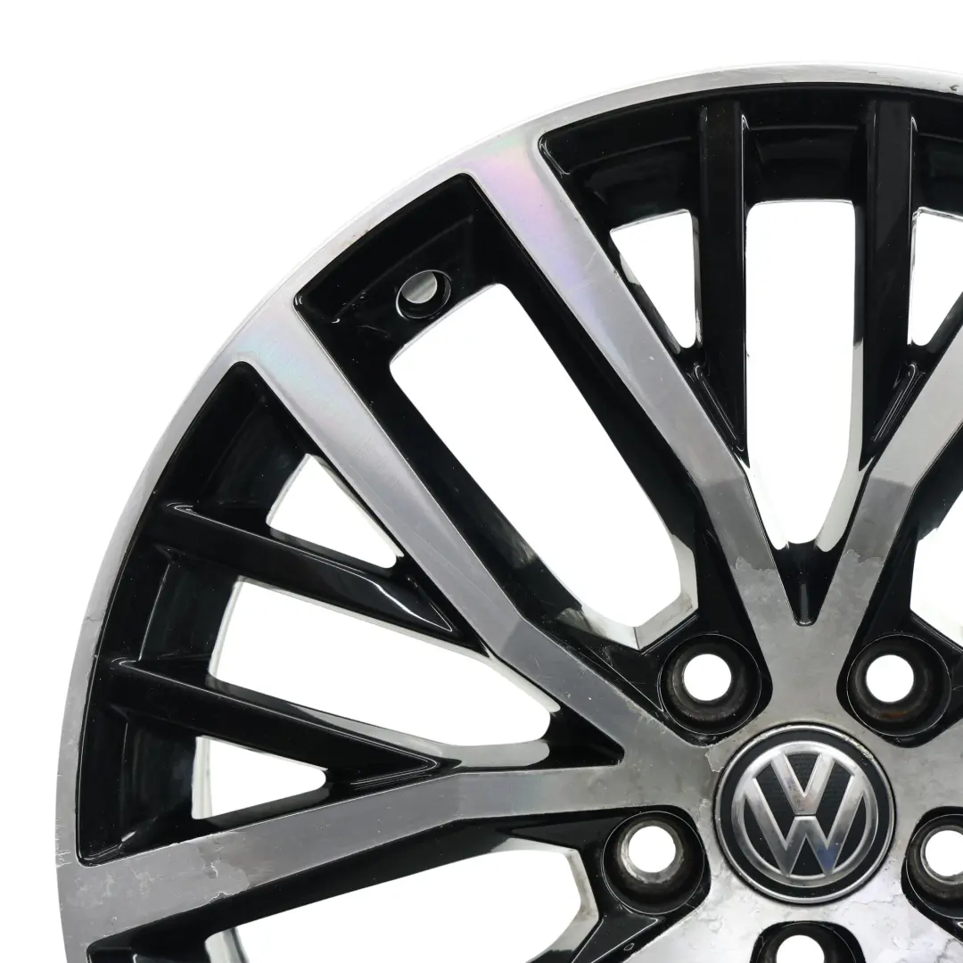 Felga Aluminiowa Srebrna 17" 7,5J ET:44 do Volkswagen Polo GTI 6R o numerze 6C0601025K Volkswagen Polo GTI 6R Felga Aluminiowa Srebrna 17" 7,5J ET:44 - SKU 6C0601025K-2 - Numer Części 6C0601025K