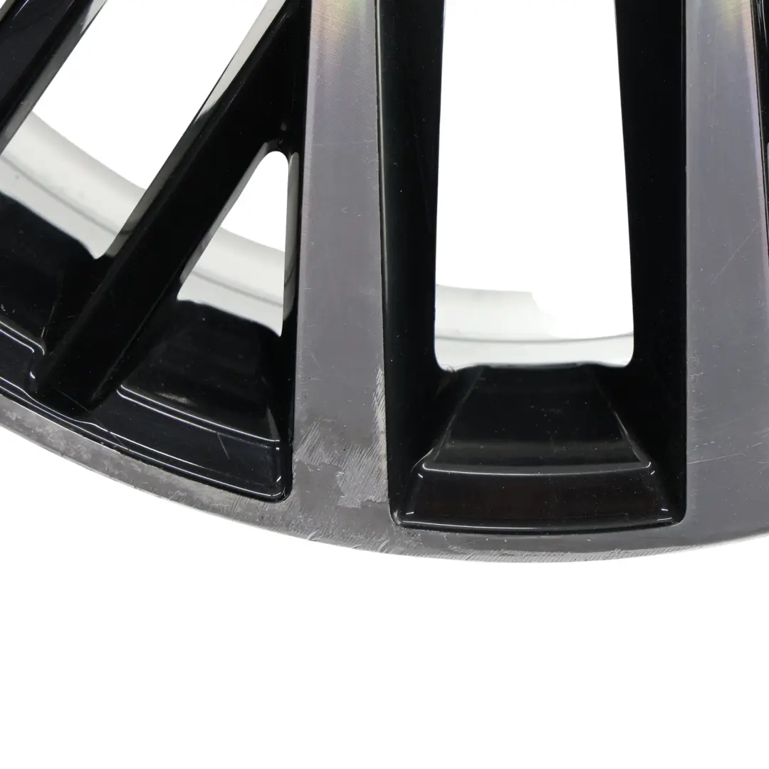 Felga Aluminiowa Srebrna 17" 7,5J ET:44 do Volkswagen Polo GTI 6R o numerze 6C0601025K Volkswagen Polo GTI 6R Felga Aluminiowa Srebrna 17" 7,5J ET:44 - SKU 6C0601025K-2 - Numer Części 6C0601025K