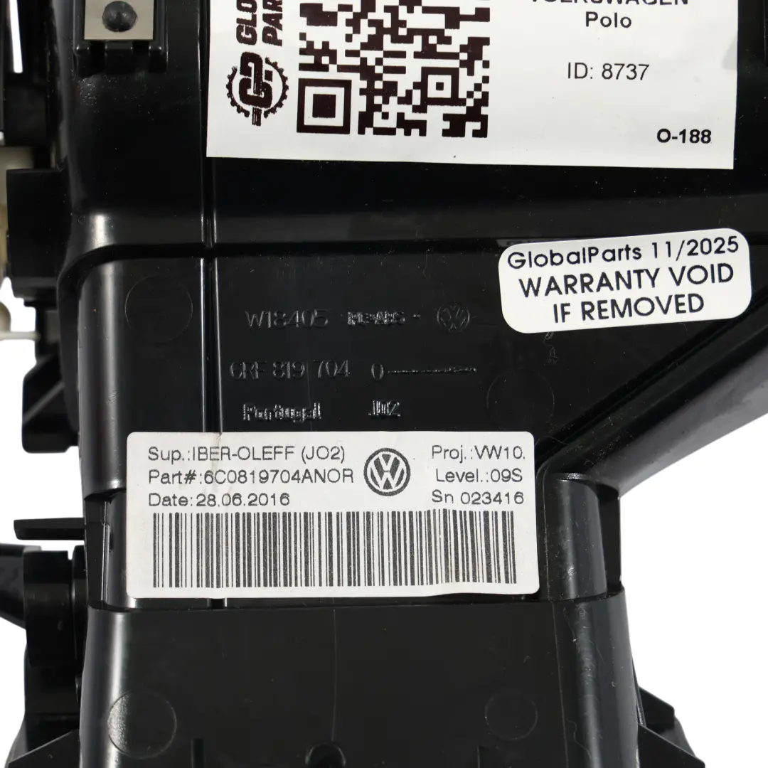 Kratka Panel Klimatyzacji Przód Prawo do VW Polo 6R o numerze 6C0819704A VW Polo 6R Kratka Panel Klimatyzacji Przód Prawo - SKU 6C0819704A-1 - Numer Części 6C0819704A