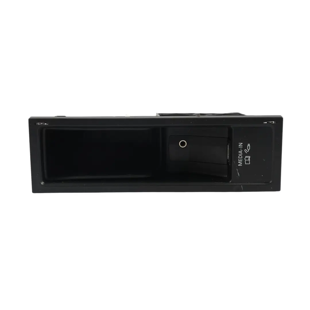 Media-IN Socket Multimedia Interface Module 5P0035341G to Seat Altea 5P1 with Part number 6J0035342E Seat Altea 5P1 Media-IN Socket Multimedia Interface Module 5P0035341G - SKU 6J0035342E - Part number 6J0035342E